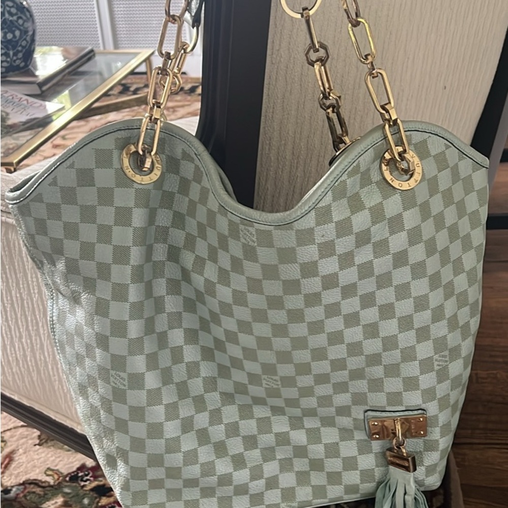 Elegant Checkered Shoulder Bag - Light Green